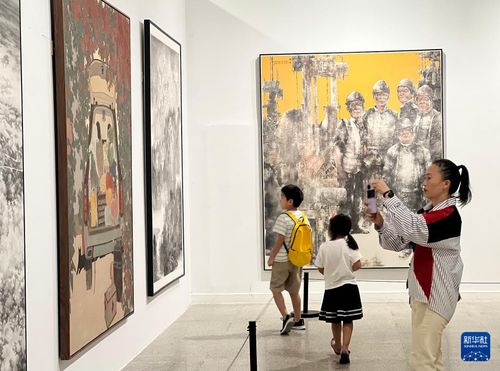 百余幅美術(shù)精品亮相武漢 科技助力描繪壯美長(zhǎng)江畫(huà)卷